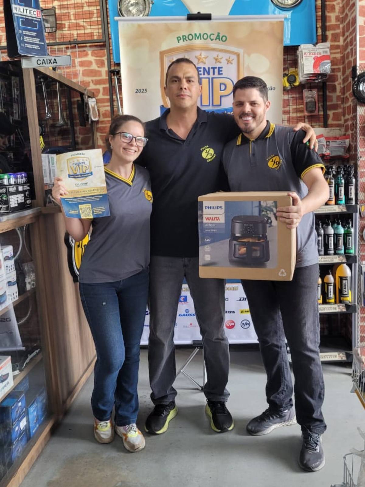 Leo e equipe JD Peças - Ganhador do 2º Sorteio - Air Fryer Digital